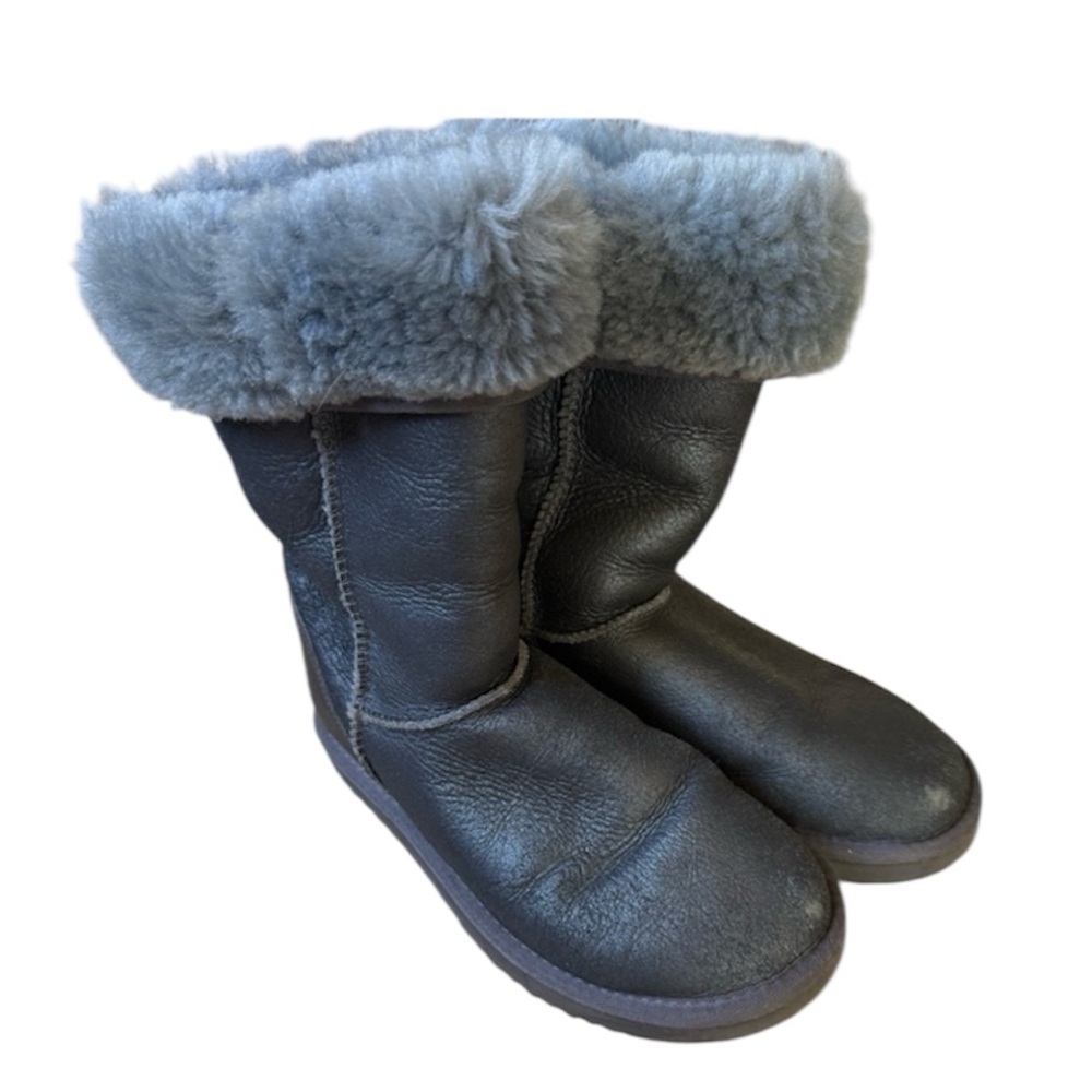 UGGs ladies slate gray size 5 very good condition cool grey color.